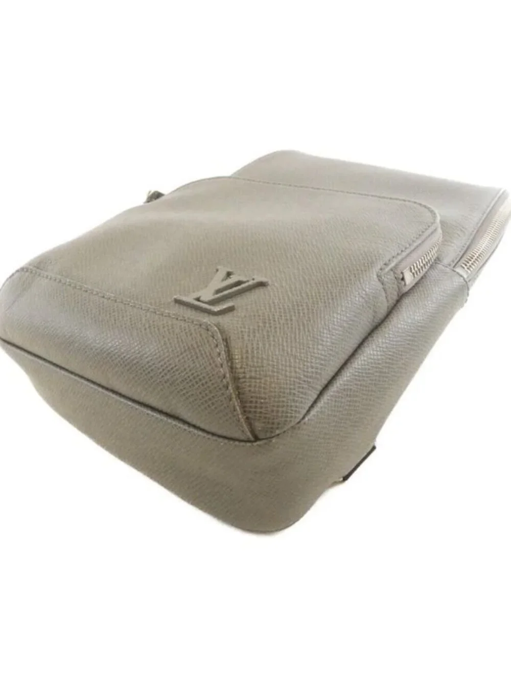 Louis Vuitton Taiga Avenue Sling Bag Gris